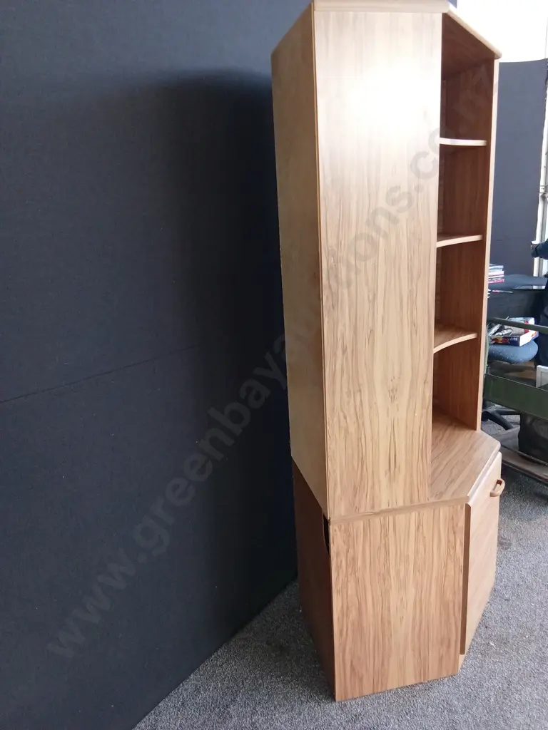 TALL WOOD VENEER CORNER SHELF FEATURING A LOWER CABINET, H 184 CM X W 100 CM X D 60 CM Image 1++