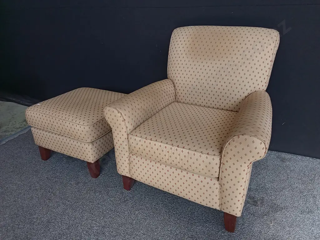 VINTAGE ARM CHAIR AND OTTOMAN SET, TALLEST H 92 CM Image 1++