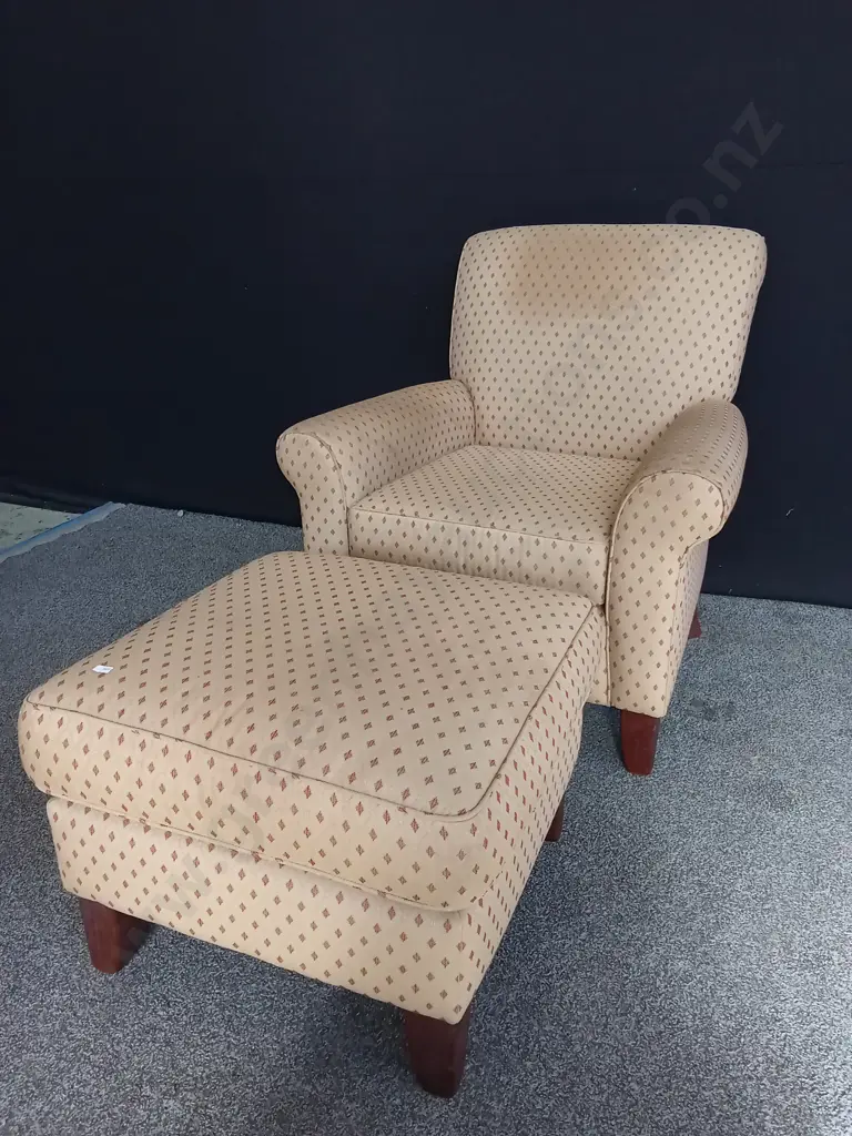 VINTAGE ARM CHAIR AND OTTOMAN SET, TALLEST H 92 CM Image 1++