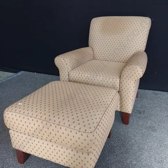VINTAGE ARM CHAIR AND OTTOMAN SET, TALLEST H 92 CM