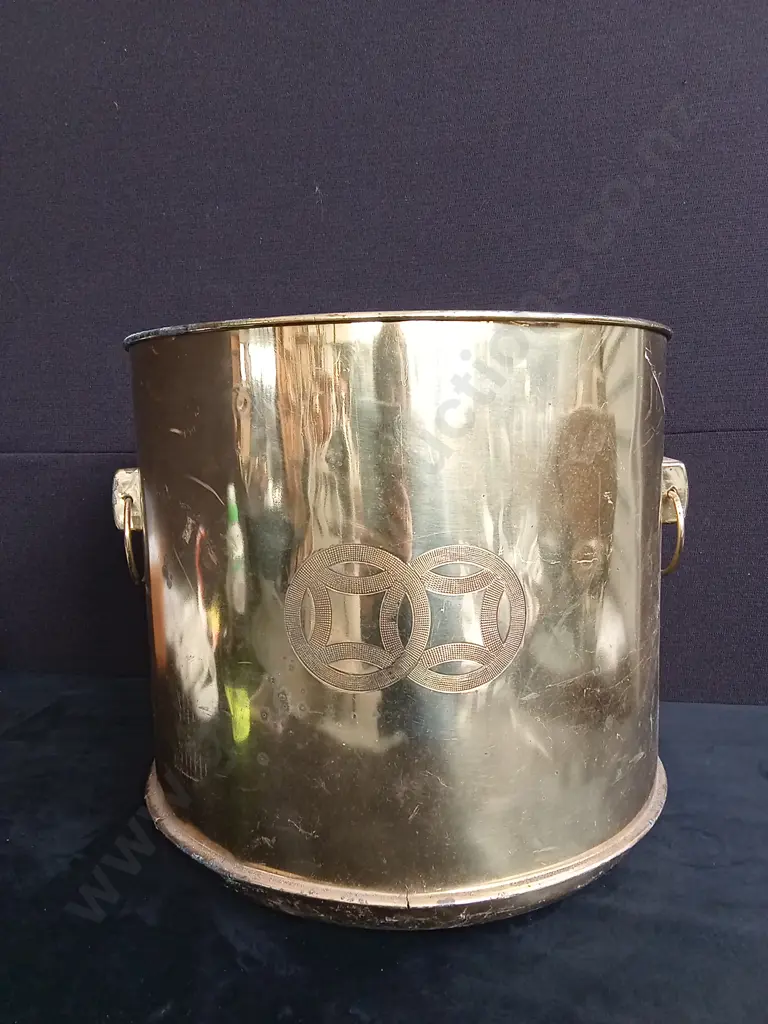 LARGE GOLD COLOURED BUCKET/PLANTER DIA 40CM H39CM Image 1++