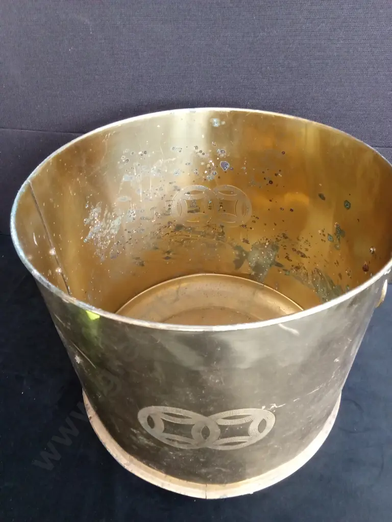 LARGE GOLD COLOURED BUCKET/PLANTER DIA 40CM H39CM Image 1++