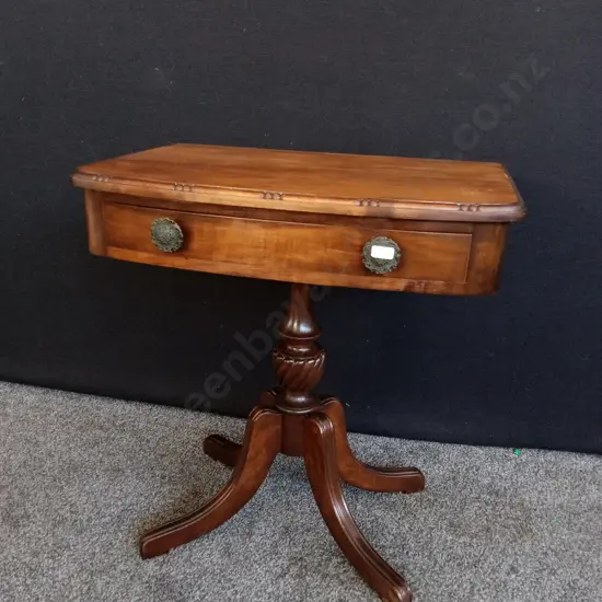 VINTAGE MAHOGANY DRUM TABLE WITH TURNED PEDESTAL BASE, H 59 CM X W 56 CM X D 37 CM