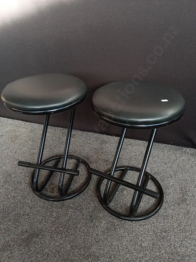 PAIR OF BAR STOOLS, H 63 CM Image 1++