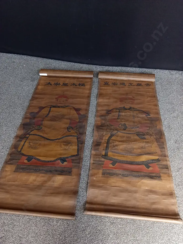 PAIR OF VINTAGE ORIENTAL HANGING SCROLLS Image 1++