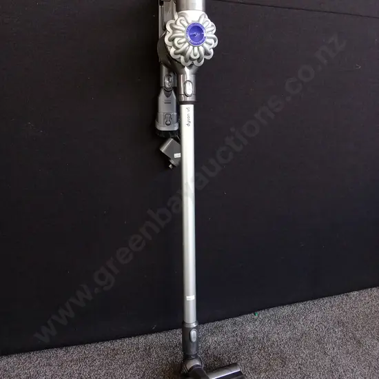 DYSON V6 CORDLESS STICK VACUUM CLEANER, WORKING