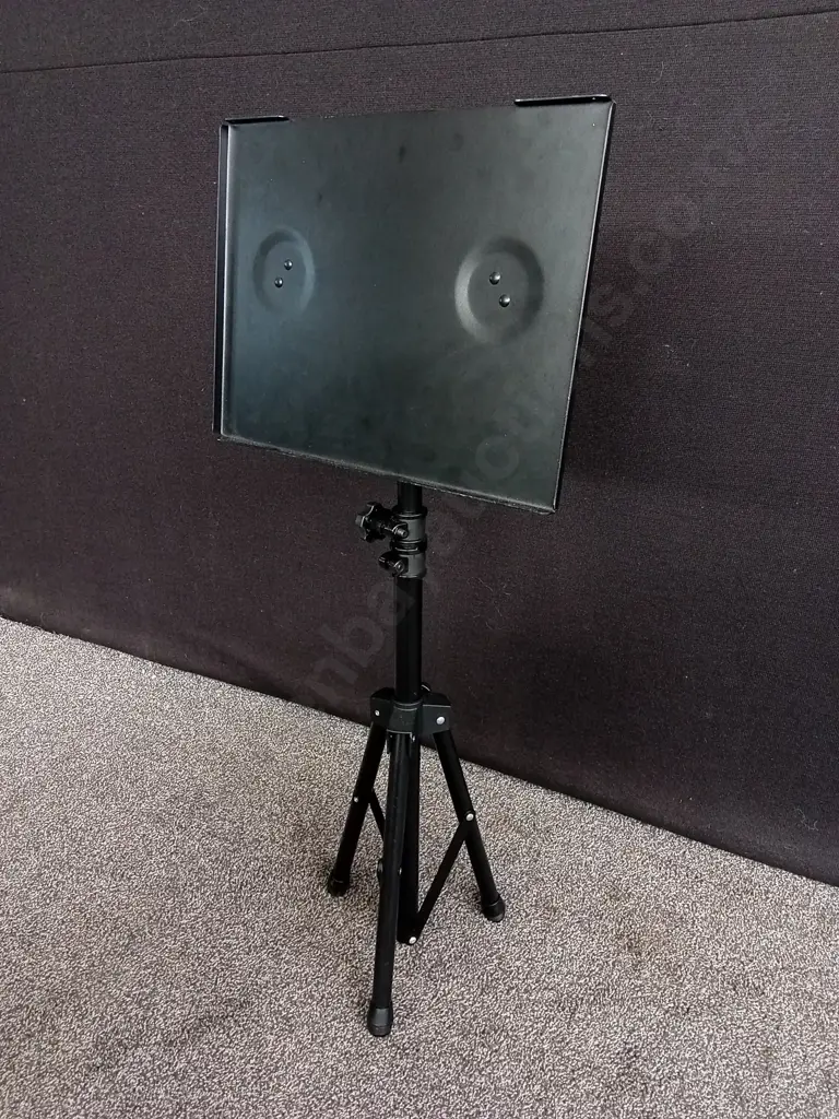 ADJUSTABLE TRIPOD STAND WITH FLAT UTILITY PLATE, H 95 CM Image 1++