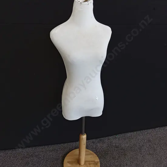 FEMALE MANNEQUIN, H 1.24 M