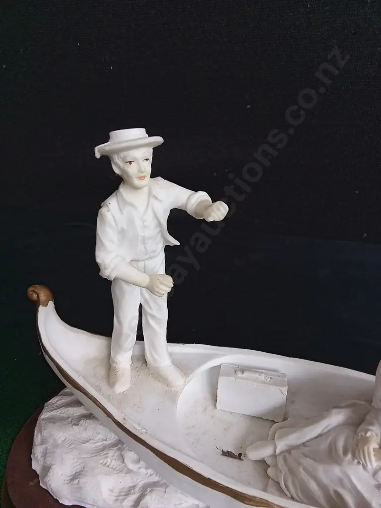 THE GONDOLA RESIN SCULPTURE H14CM L24CM Image 1++