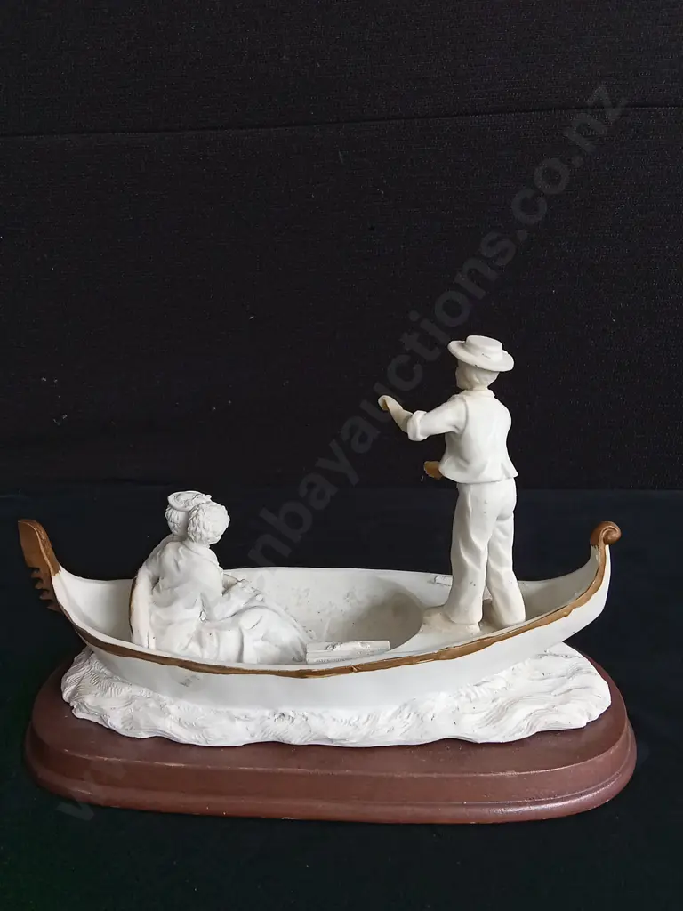 THE GONDOLA RESIN SCULPTURE H14CM L24CM Image 1++