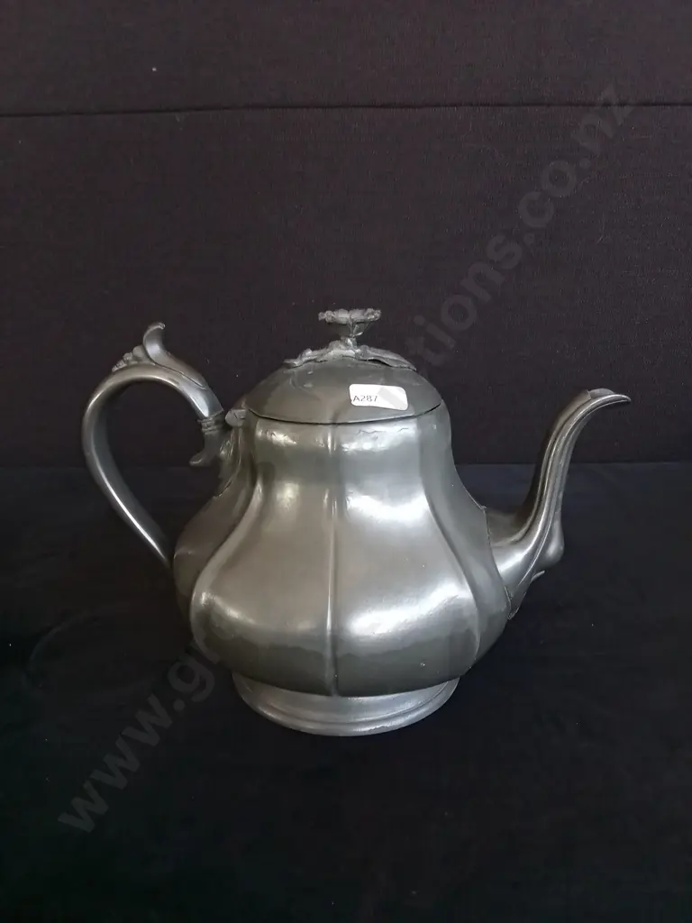 PEWTER TEAPOT H16CM AND A VINTAGE CAST IRON FOOD GRINDER Image 1++