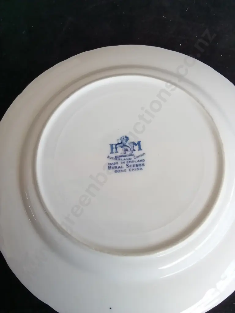 3 DECORATIVE DISHES 1 IS CROWN LYNN LARGEST L24CM Image 1++