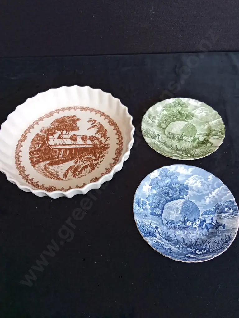 3 DECORATIVE DISHES 1 IS CROWN LYNN LARGEST L24CM Image 1++