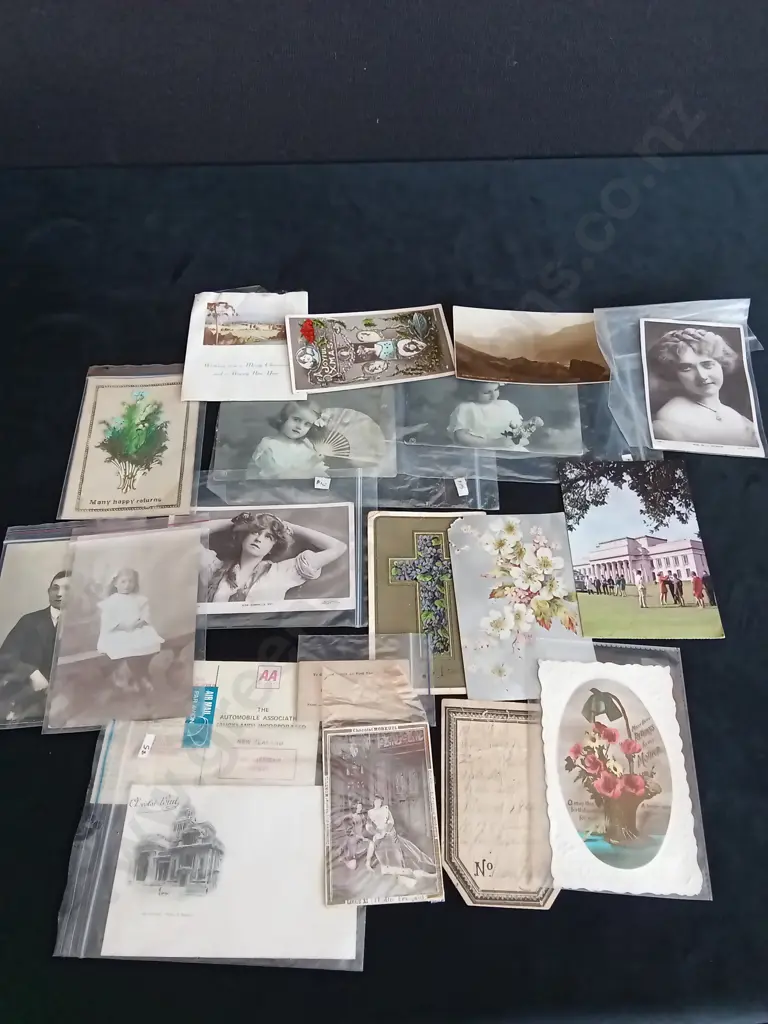 COLLECTION OF VINTAGE POSTCARDS Image 1++