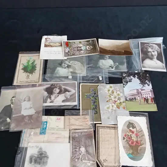 COLLECTION OF VINTAGE POSTCARDS