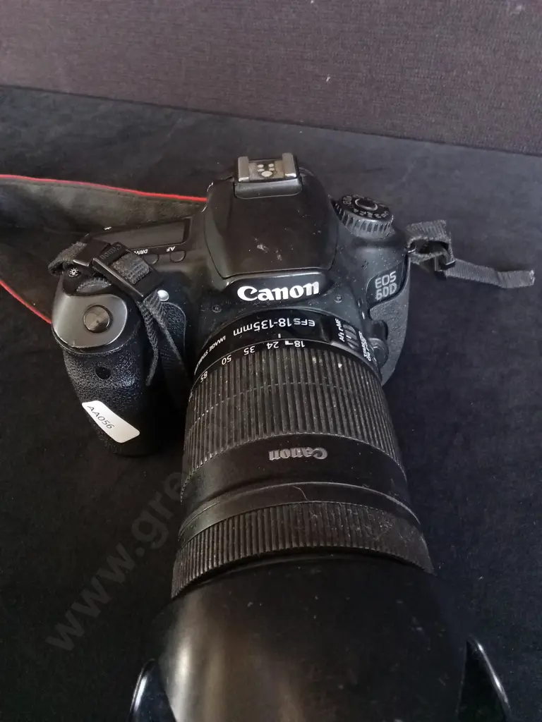 CANON EOS60D DIGITAL SLR CAMERA WITH 18-135MM LENS AND BATTERY - TESTED WORKING Image 1++