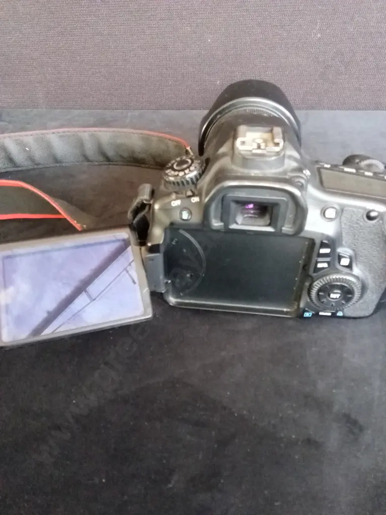 CANON EOS60D DIGITAL SLR CAMERA WITH 18-135MM LENS AND BATTERY - TESTED WORKING Image 1++