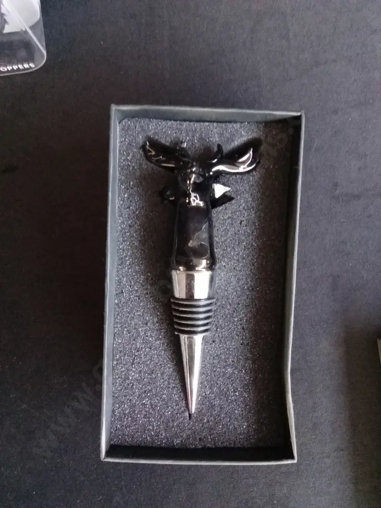 BRAND NEW METROKANE WINE PRESERVER AND THE JUST SLATE COMPANY STAG HEAD BOTTLE STOPPER Image 1++
