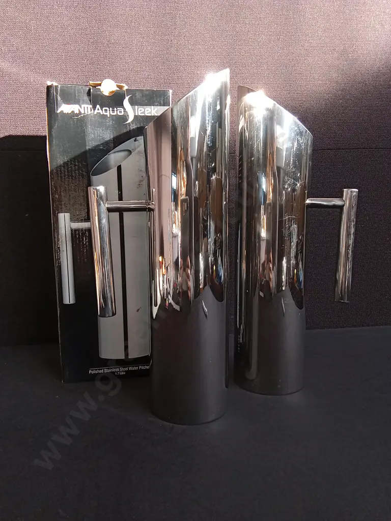 PAIR OF AVANTI AQUA SLEEK WATER PITCHERS, H 36 CM, ONE BOXED Image 1++