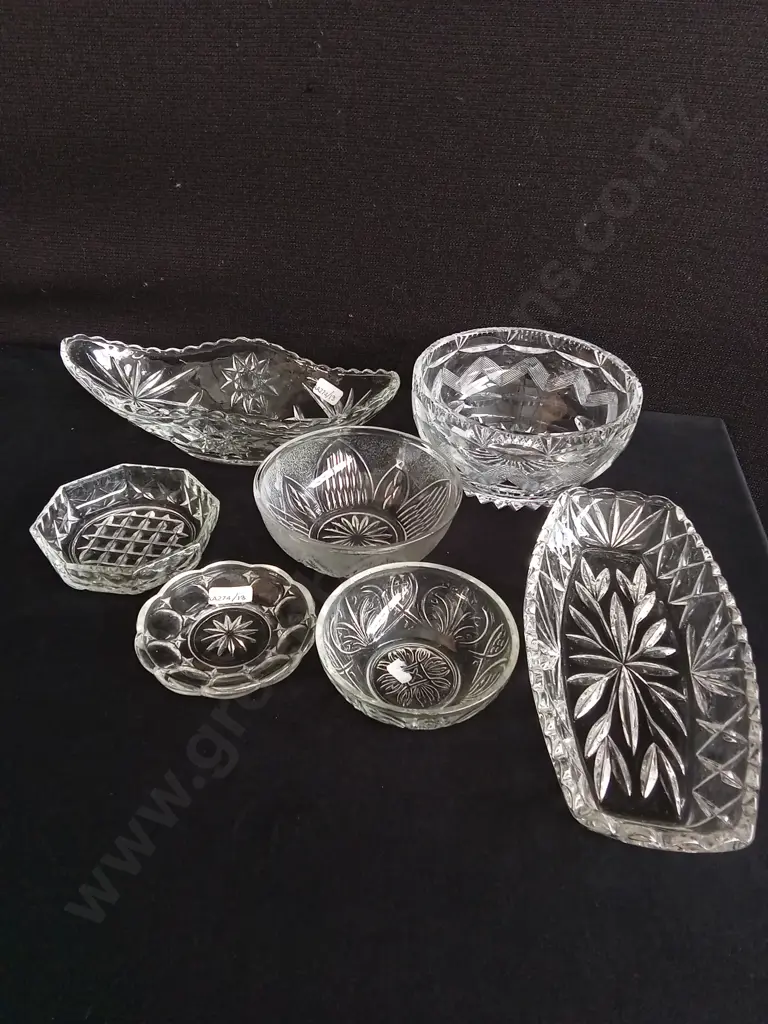 7 PIECES MIX OF VINTAGE CUT GLASS DISHES, WIDEST W 24 CM Image 1++