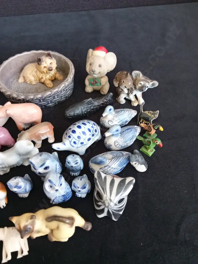 COLLECTION OF SMALL ANIMAL FIGURES TALLEST H4CM Image 1++
