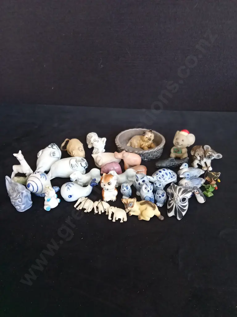 COLLECTION OF SMALL ANIMAL FIGURES TALLEST H4CM Image 1++