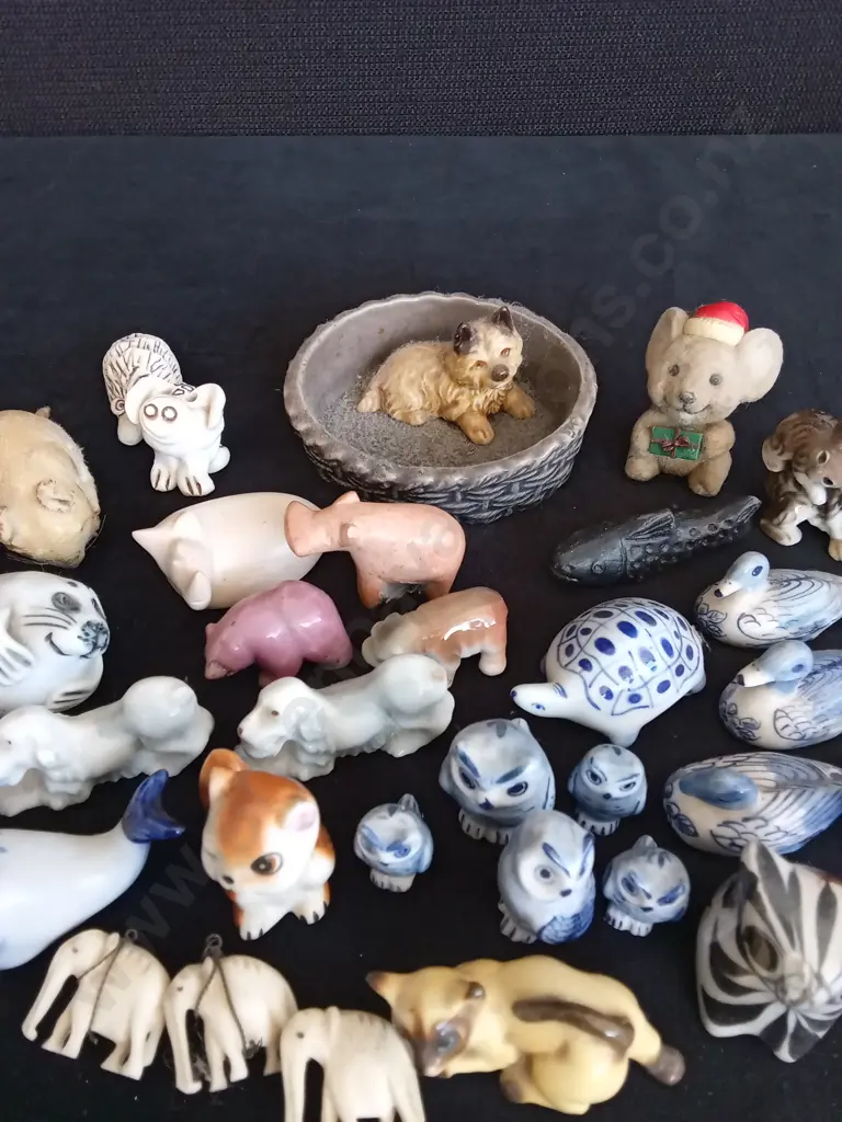 COLLECTION OF SMALL ANIMAL FIGURES TALLEST H4CM Image 1++