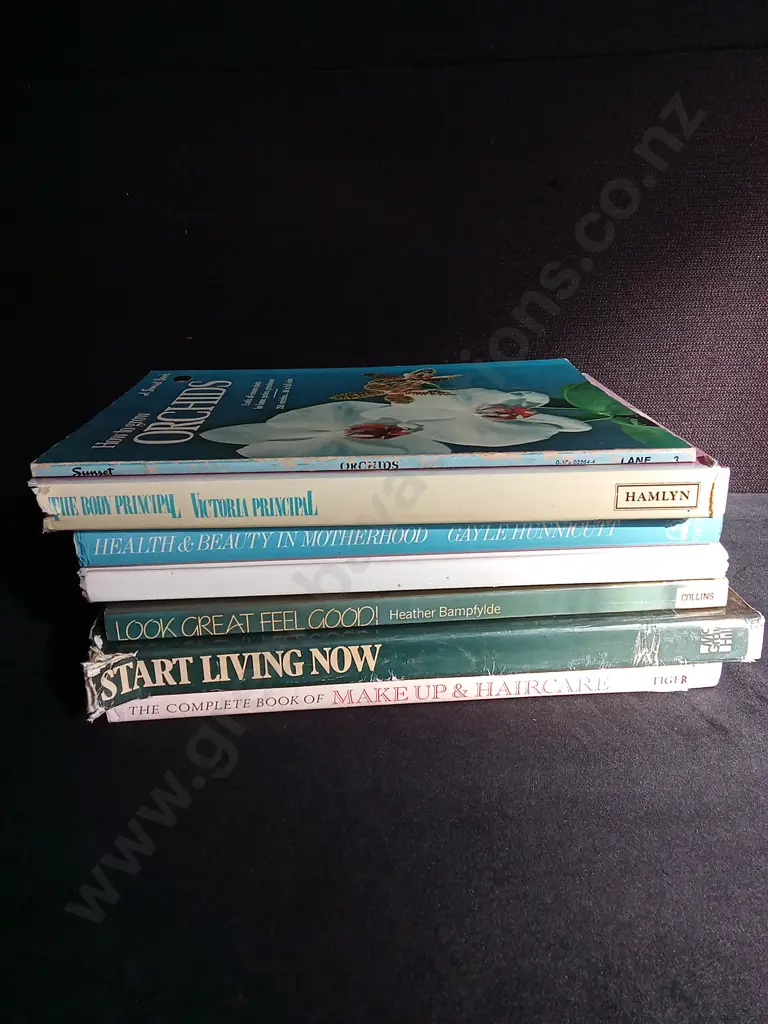 MIX OF VINTAGE BOOKS Image 1++
