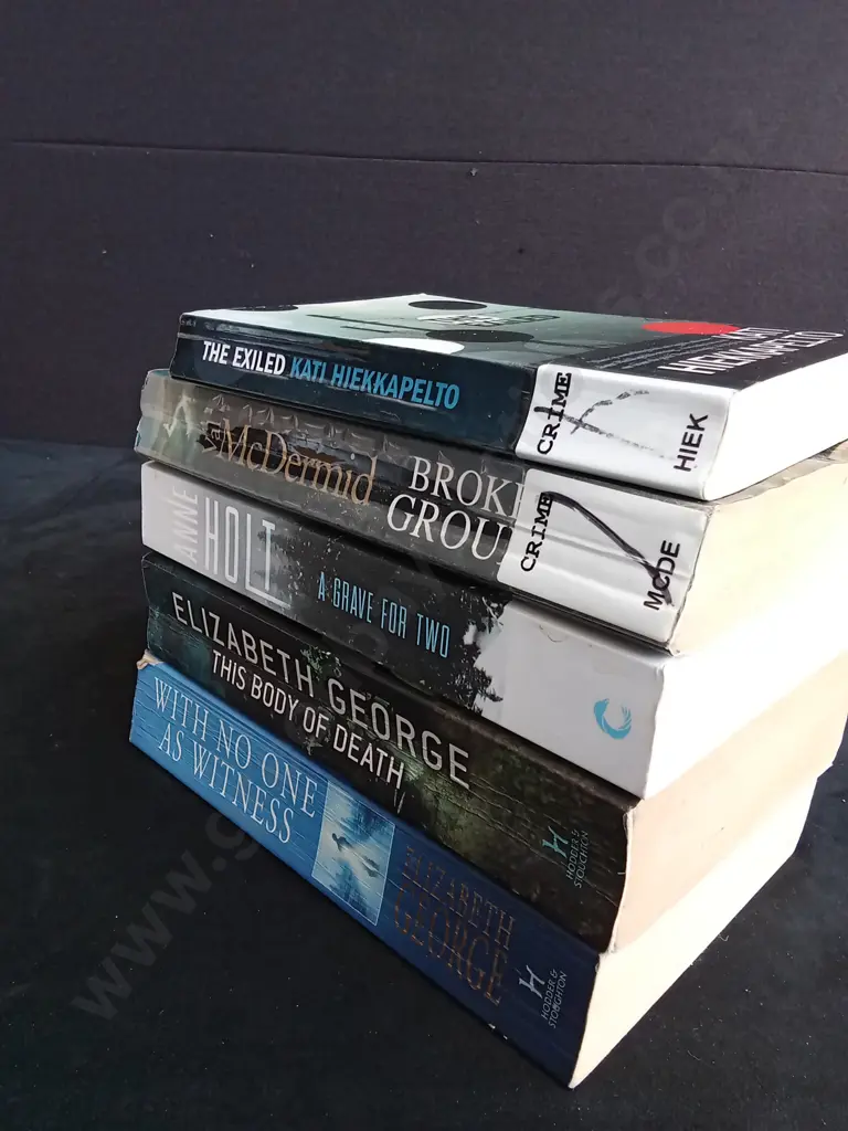 5 BOOKS Image 1++