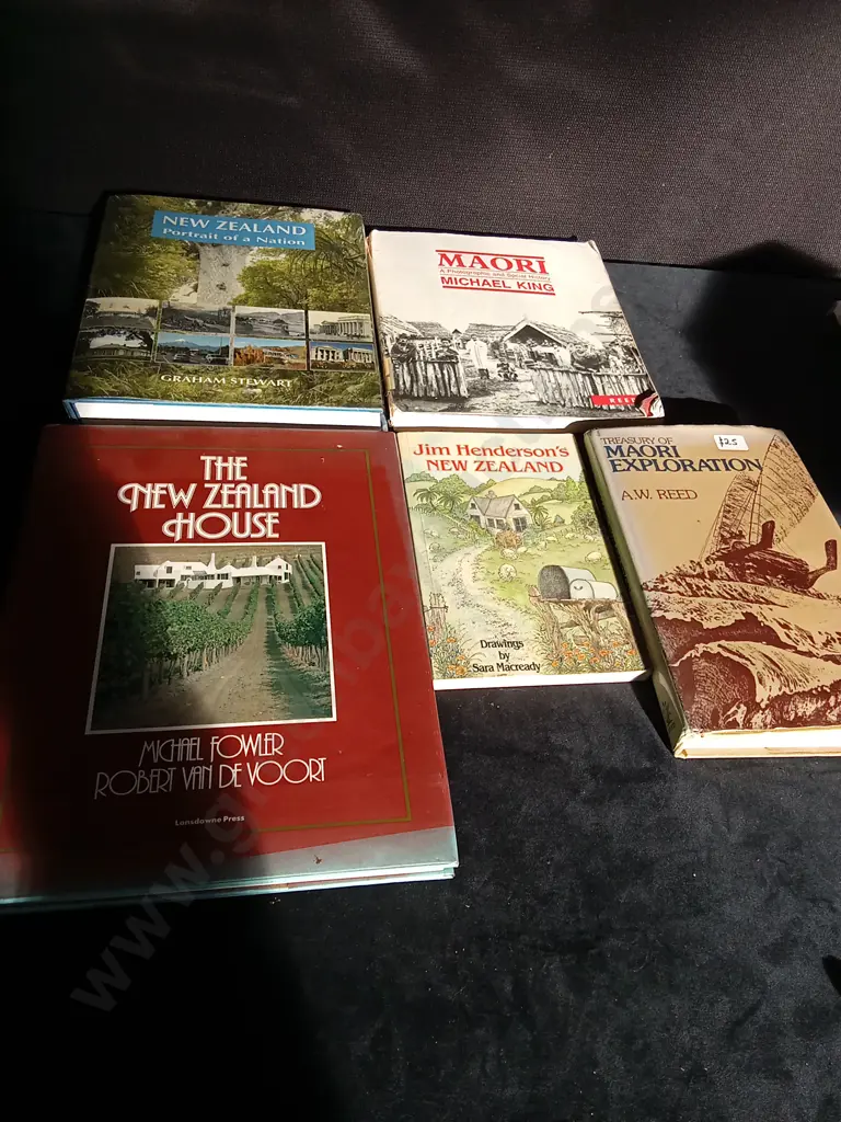 5 NEW ZEALAND BOOKS Image 1++
