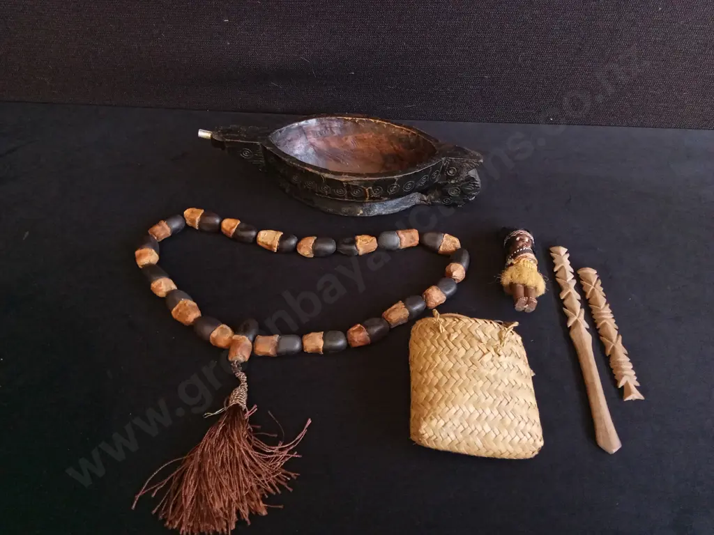VINTAGE PACIFIC ISLAND ARTISAN ARTIFACT LOT, WOVEN HAREKEKE KETE, CARVED WOODEN VESSEL, CEREMONIAL SEED STRAND Image 1++