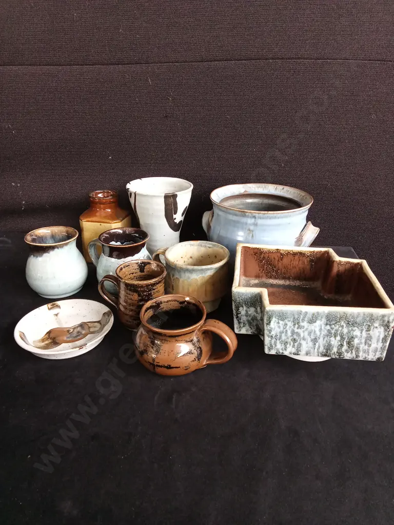 COLLECTION OF POTTERY TALLEST H12.5CM Image 1++