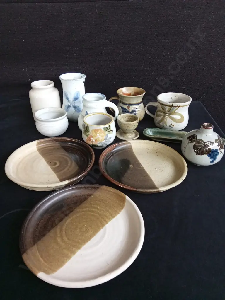 COLLECTION OF POTTERY TALLEST H12CM Image 1++