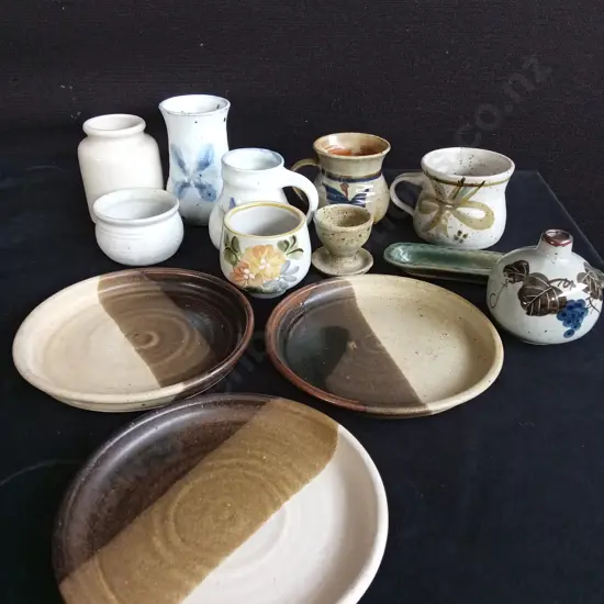 COLLECTION OF POTTERY TALLEST H12CM