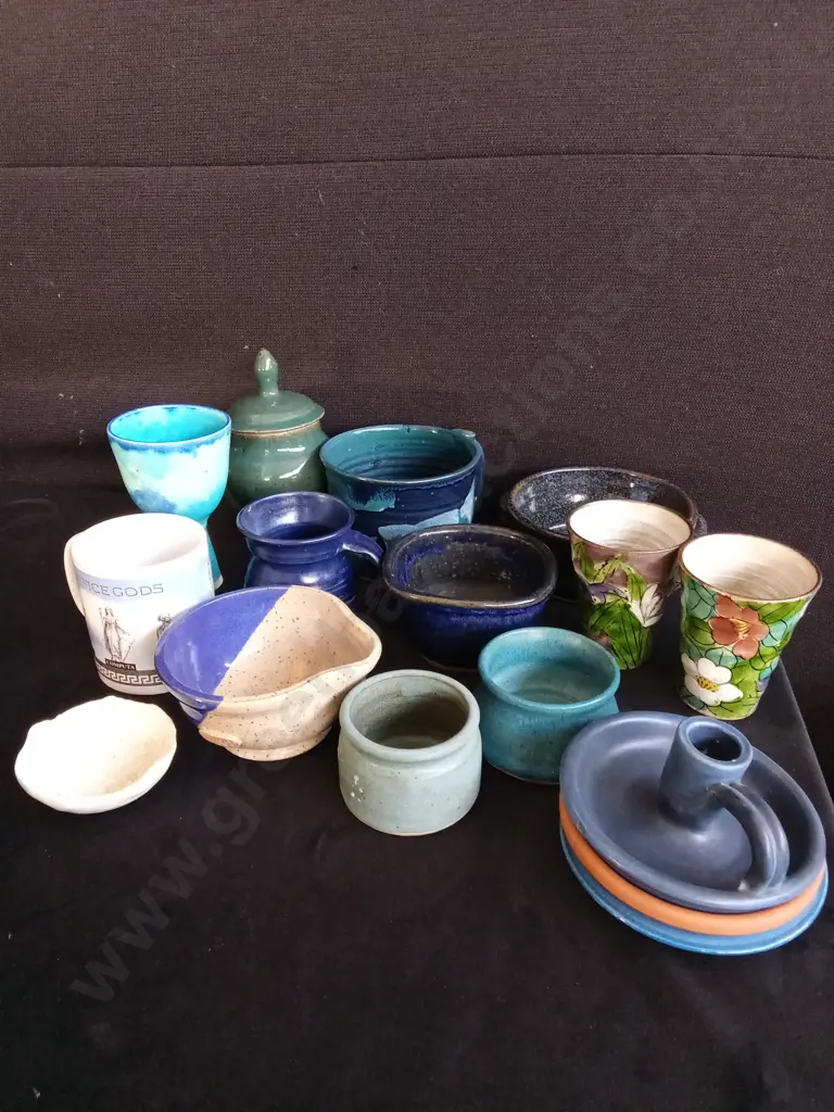 COLLECTION OF POTTERY TALLEST H16.5CM Image 1++