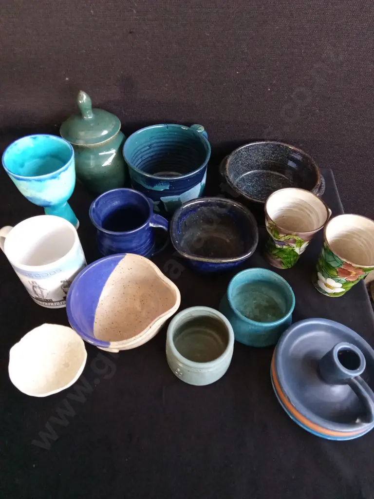 COLLECTION OF POTTERY TALLEST H16.5CM Image 1++
