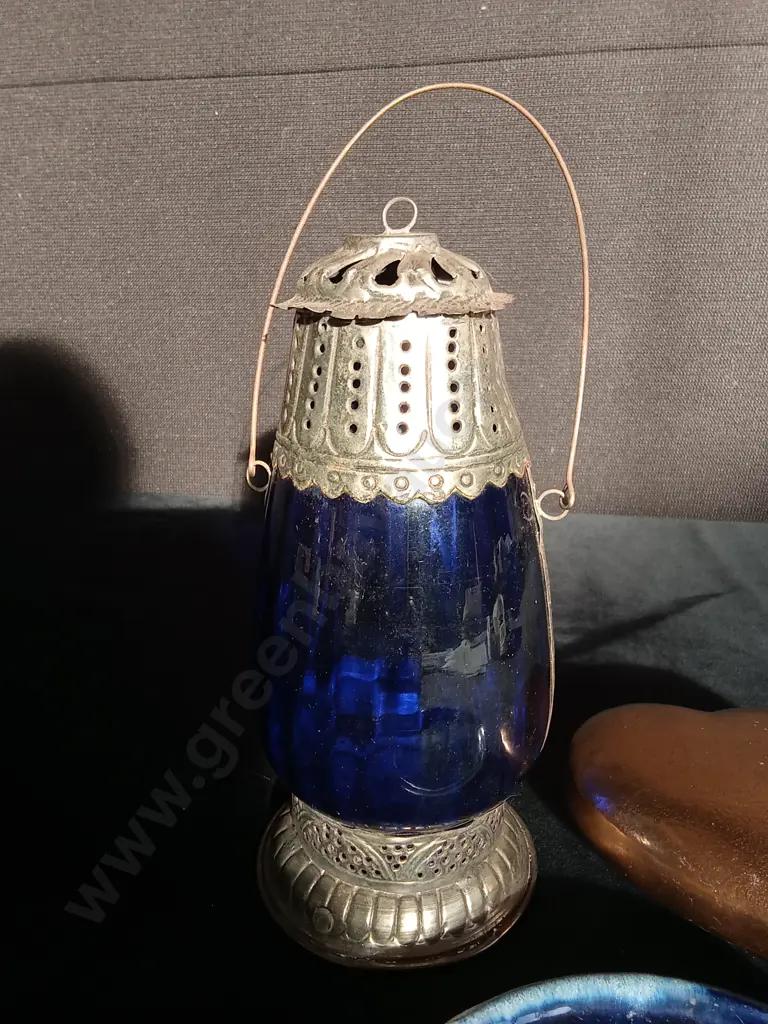 ORNATE MOROCCAN LANTERN H26CM BRONZE COLOURED HEART AND BLUE TRAY L15CM Image 1++