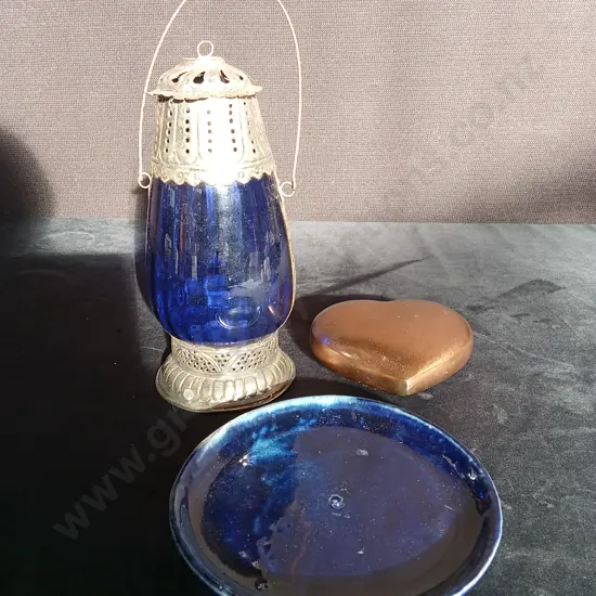 ORNATE MOROCCAN LANTERN H26CM BRONZE COLOURED HEART AND BLUE TRAY L15CM
