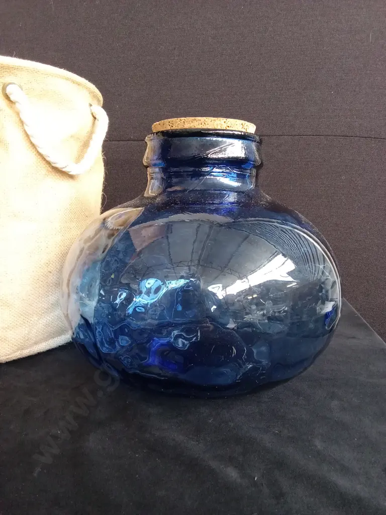 COBALT BLUE GLASS VASE H25CM IN A NATURE LOVERS BAG Image 1++