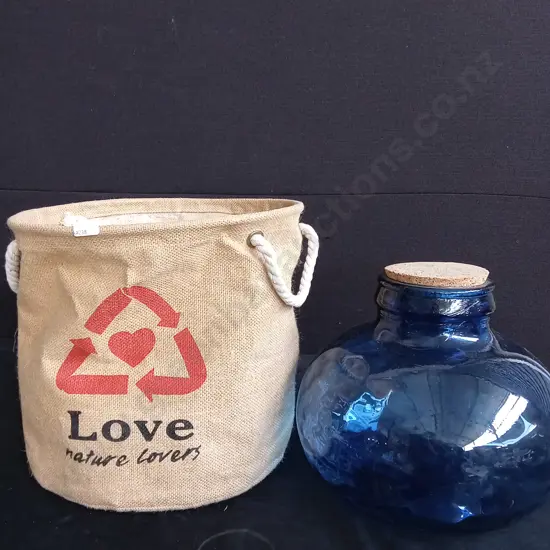 COBALT BLUE GLASS VASE H25CM IN A NATURE LOVERS BAG