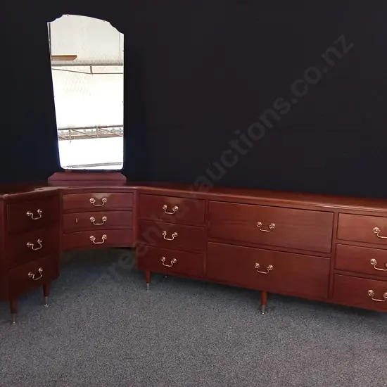 VINTAGE MAHOGANY SERPENTINE FRONT DRESSER WITH A CURVED DESIGN AND MIRROR, D 1.08 M X W 2.34 M X H 69 CM