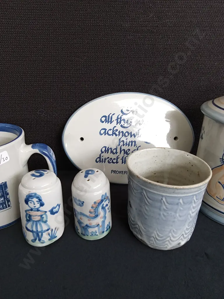 7 PIECES OF POTTERY TALLEST H18CM Image 1++