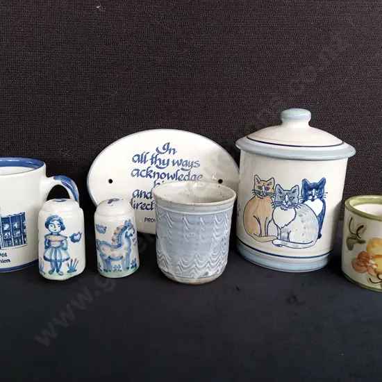 7 PIECES OF POTTERY TALLEST H18CM