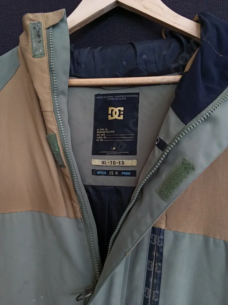 DC WATER PROOF HOODED JACKET SIZE XL Image 1++