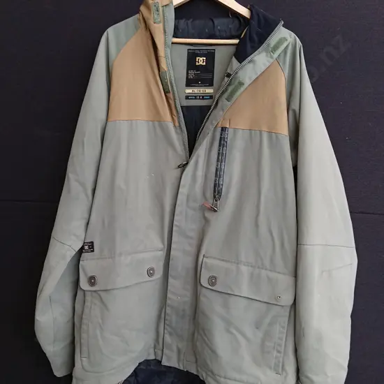 DC WATER PROOF HOODED JACKET SIZE XL