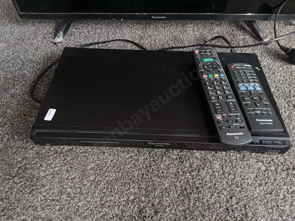 PANASONIC TV AND DVD PLAYER, INCLUDING REMOTES, TV W 72 CM, WORKING Image 1++