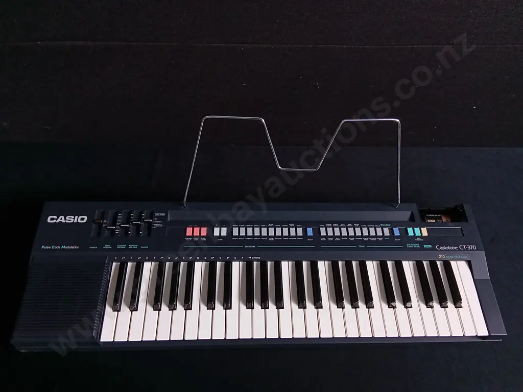 VINTAGE CASIO CASIOTONE CT-370 KEYBOARD (UNTESTED, AMERICAN PLUG) Image 1++