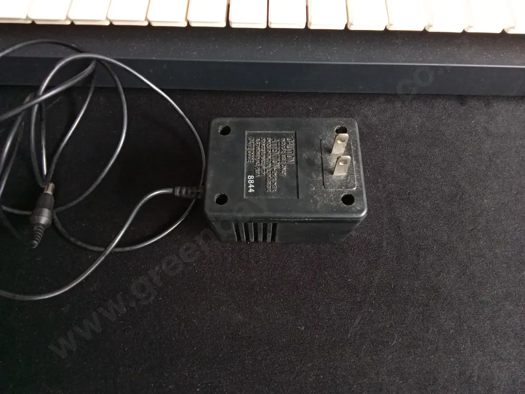 VINTAGE CASIO CASIOTONE CT-370 KEYBOARD (UNTESTED, AMERICAN PLUG) Image 1++