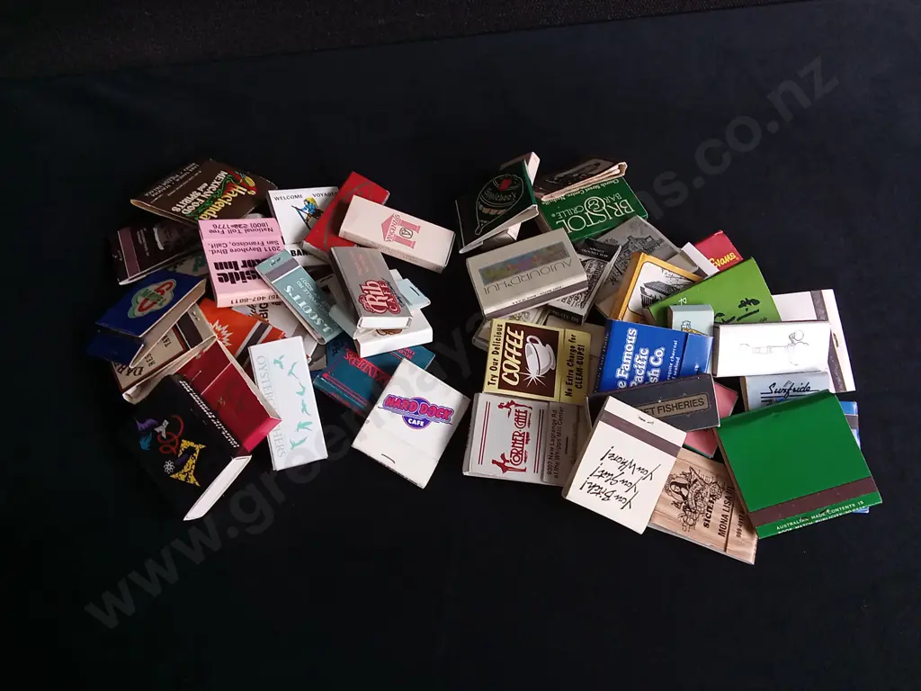 MIX OF VINTAGE MATCHBOOKS Image 1++
