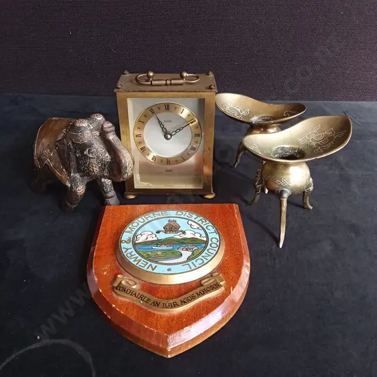 5 DECORATIVE ITEMS